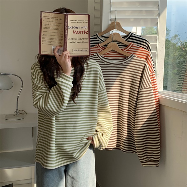 라운드넥 스트라이프